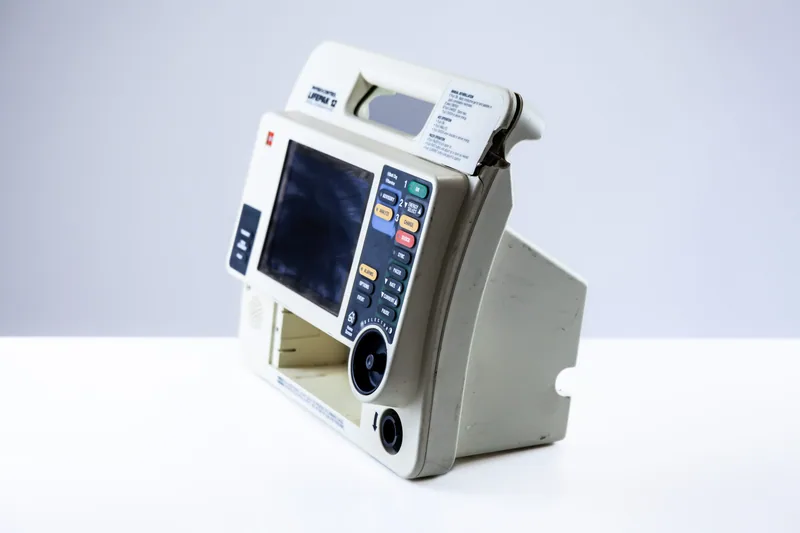 Medtronic PHYSIO-CONTROL Defibrilatör LIFEPAK 12 — 2. görsel | Medikal Parça Getir